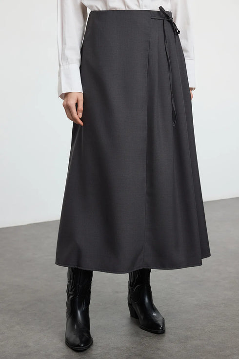 تنورة طويلة لون رمادي غامق