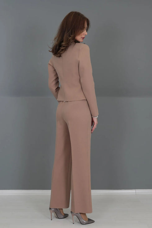 طقم جاكيت قصير وبنطلون واسع - بني فاتح