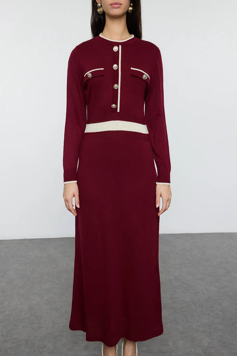 فستان تريكو بأزرار باللون البوردو