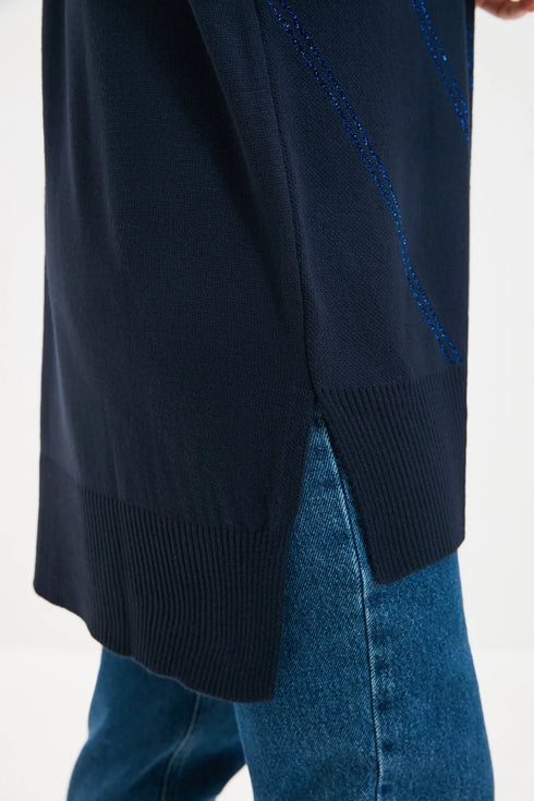 كنزة تريكو طويلة باللون الأزرق الغامق