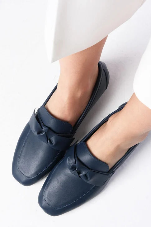 حذاء لوفر جلد حقيقي باللون الكحلي