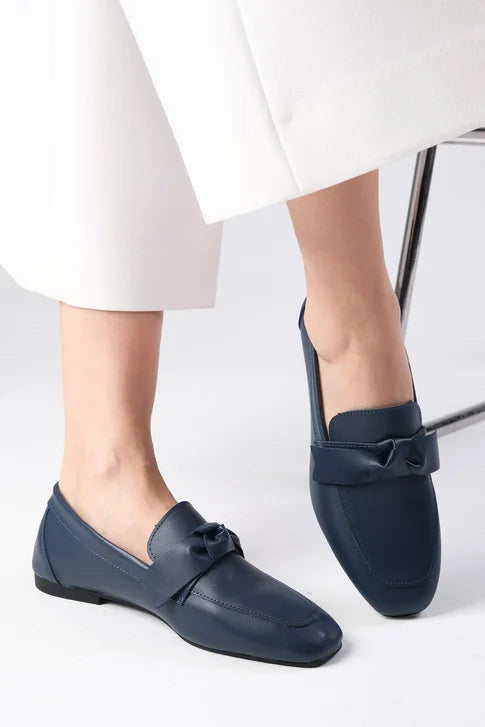 حذاء لوفر جلد حقيقي باللون الكحلي