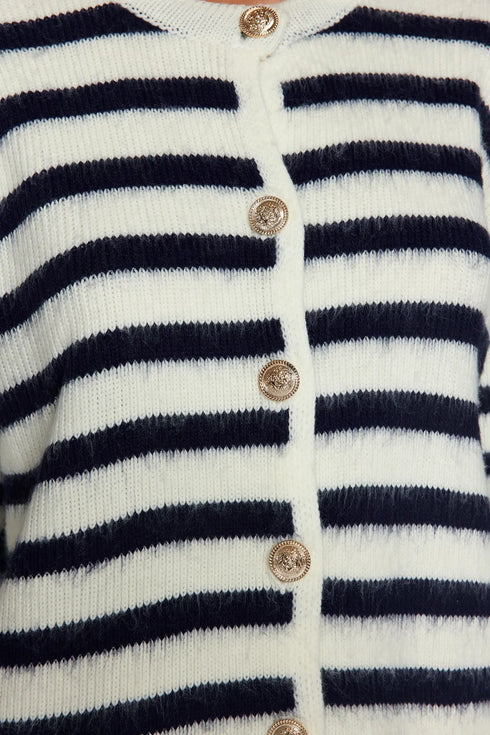 جرزة صوفية ناعمة لون إكرو