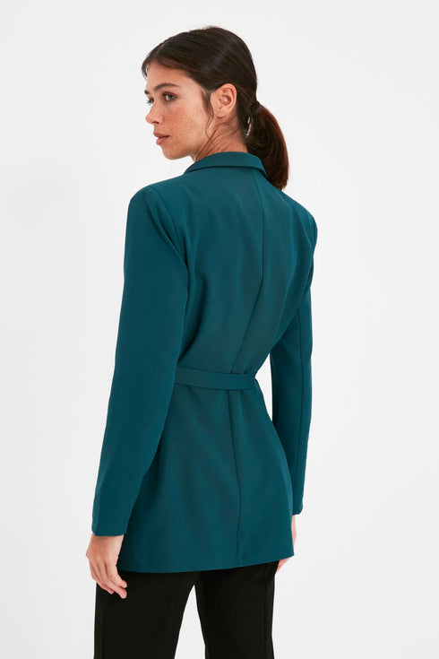 بليزر مبطن باللون الأخضر الزمردي