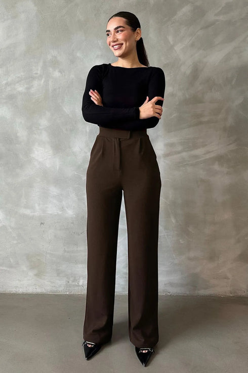 بنطلون من الليكرا لون بني