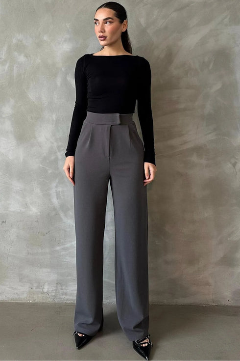 بنطلون من الليكرا لون رمادي