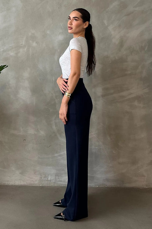 بنطلون من الليكرا لون كحلي