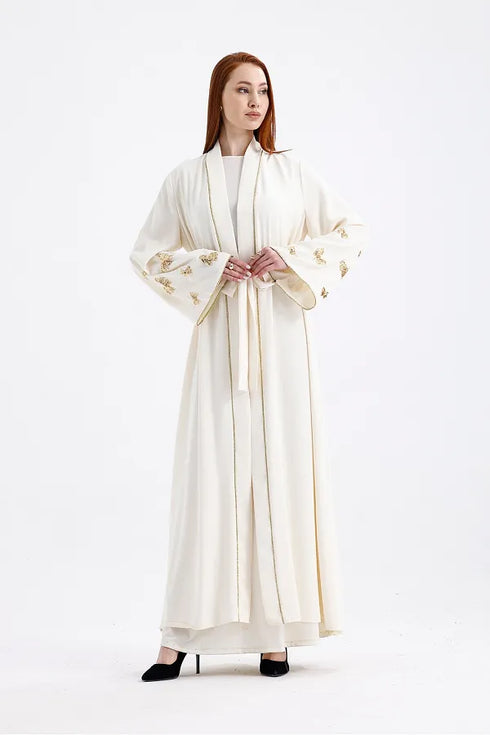 عباية أنيقة مطرزة بالفراشة