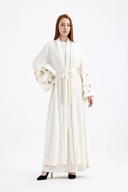 عباية أنيقة مطرزة بالفراشة