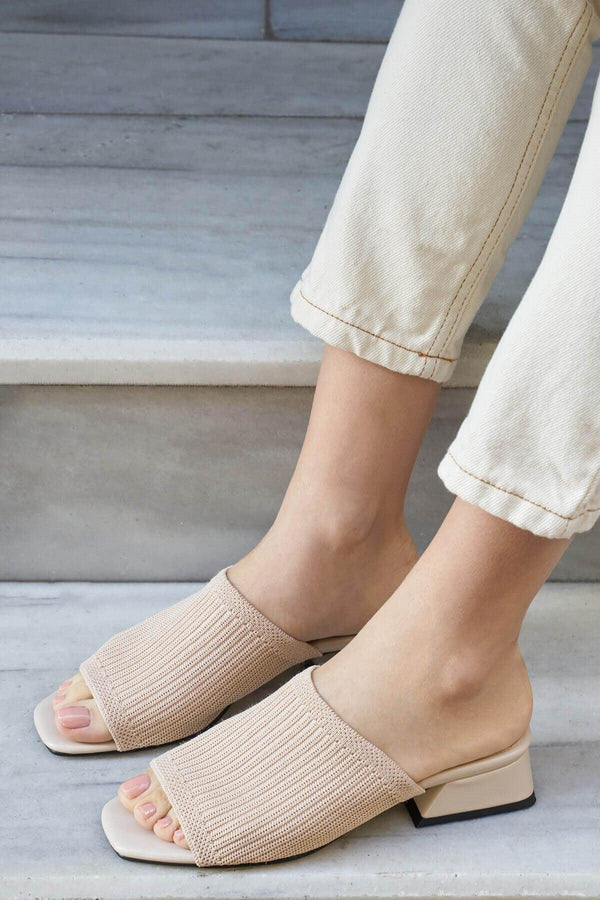 سليبر نسائي لون بيج