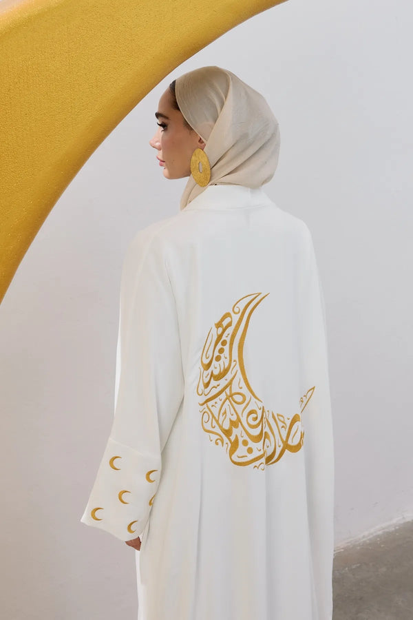 عباية لون أبيض بنقشة هلال رمضان