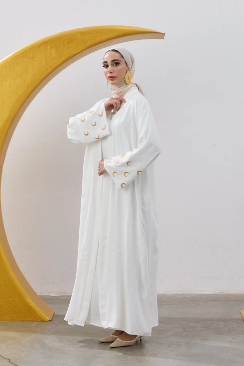 عباية لون أبيض بنقشة هلال رمضان