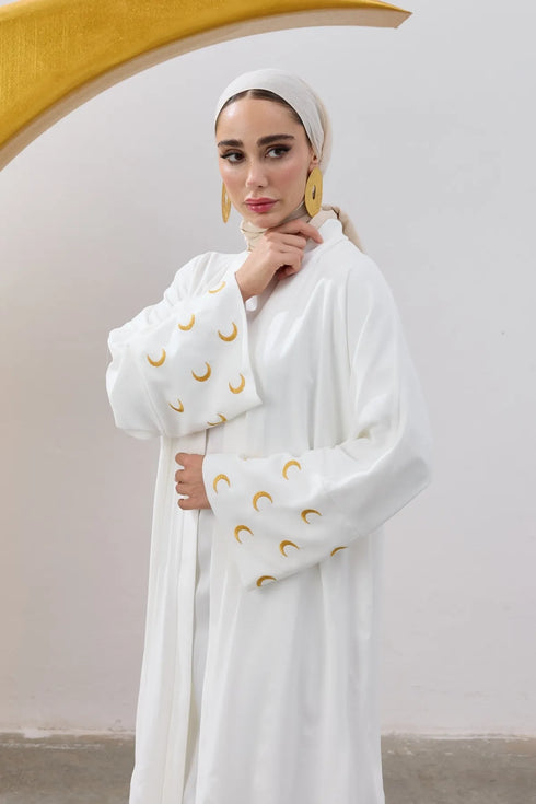 عباية لون أبيض بنقشة هلال رمضان