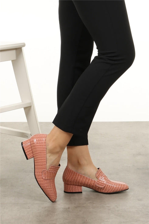 حذاء بكعب ونقشة جلد التمساح - لون زهري