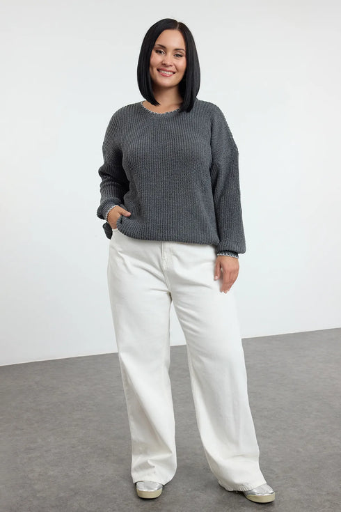 كنزة تريكو باللون الرمادي