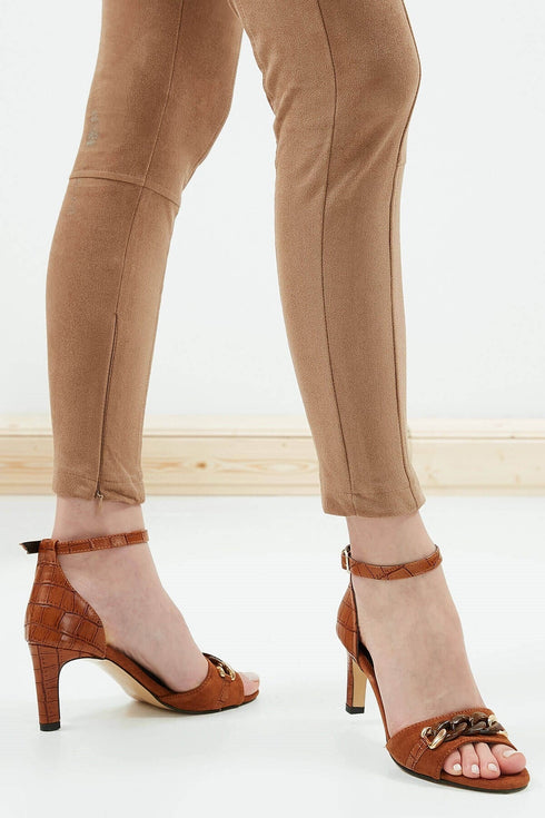 صندل كعب قصير لون عسلي