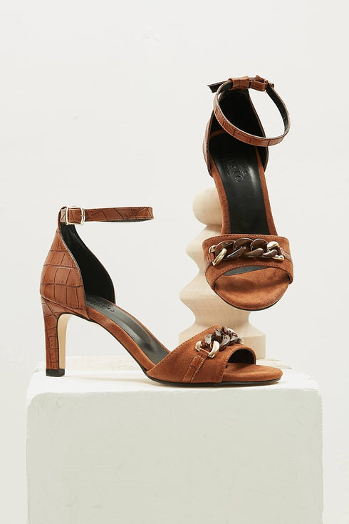 صندل كعب قصير لون عسلي