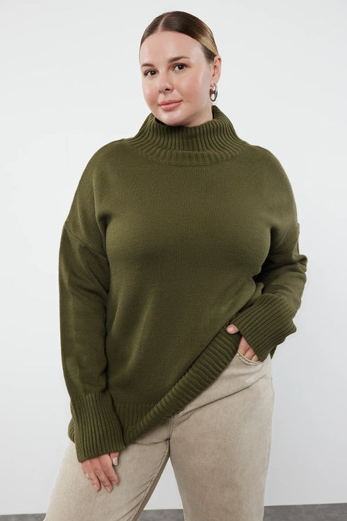 كنزة تريكو باللون الزيتي