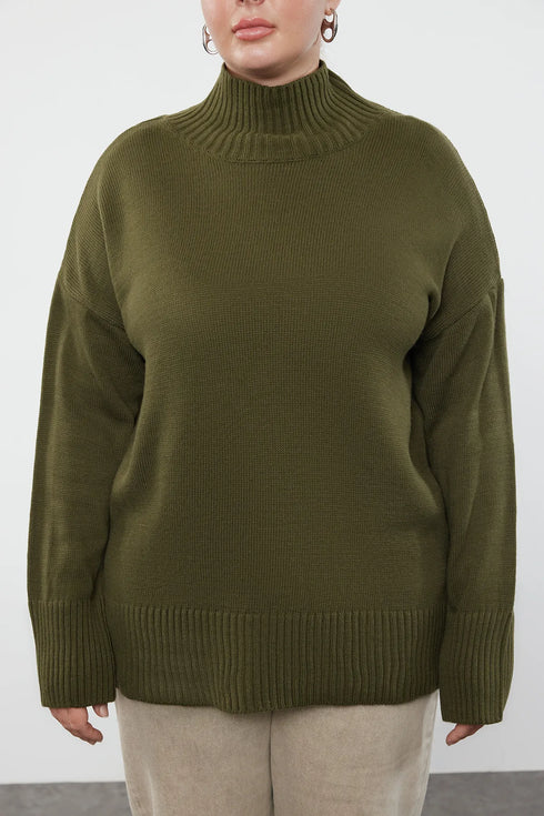 كنزة تريكو باللون الزيتي