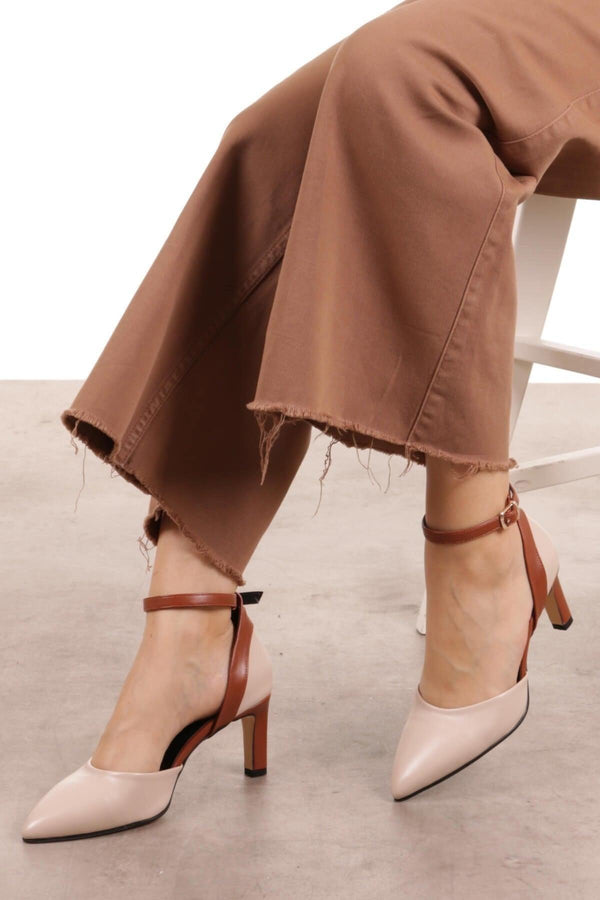 حذاء كعب عالي لون بيج