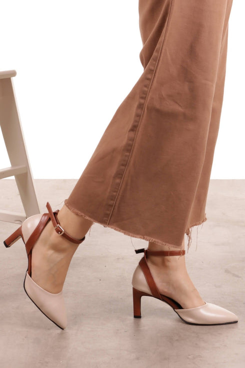 حذاء كعب عالي لون بيج