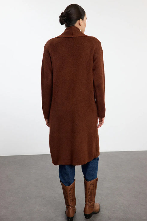 كارديغان طويل ناعم باللون البني