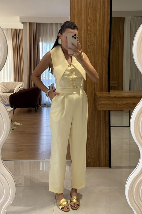 جمبسوت باللون الأصفر الفاتح