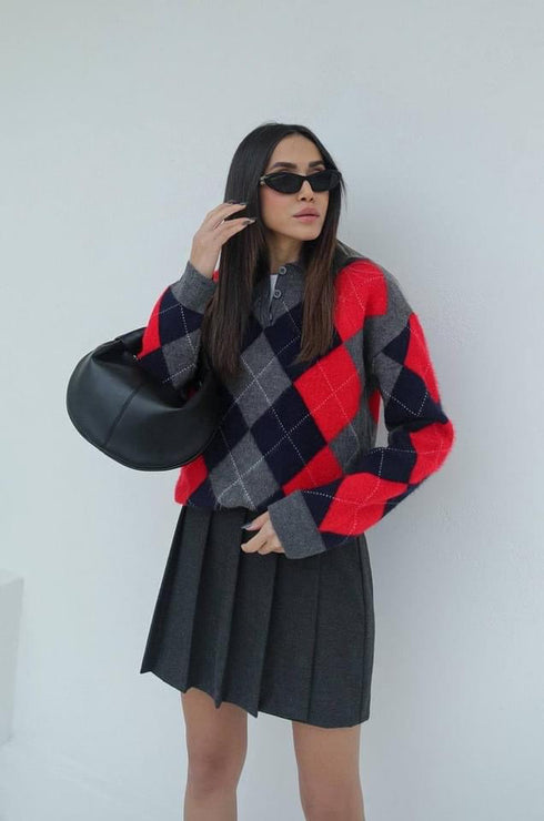 كنزة - باللون الأسود والأحمر