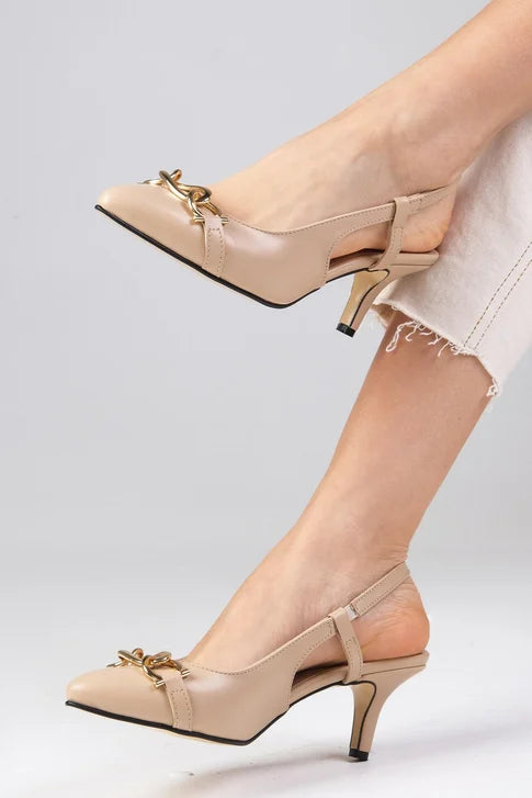 حذاء نسائي بكعب قصير لون بيج