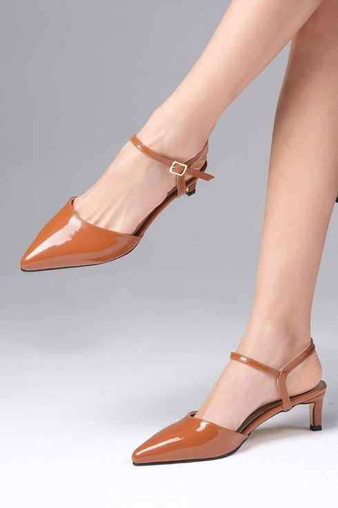 حذاء بكعب قصير لون عسلي