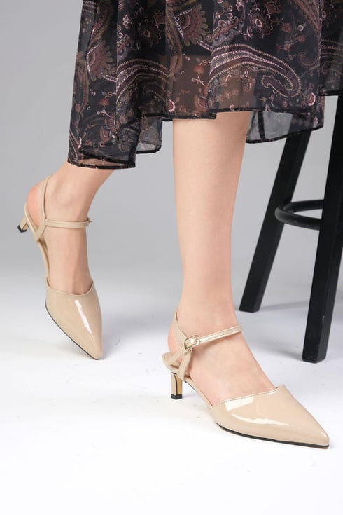 حذاء بكعب قصير لون بيج