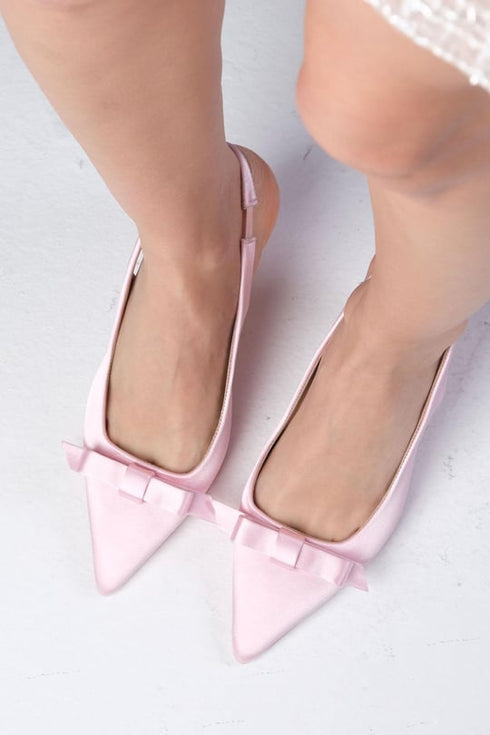 حذاء بكعب قصير بلون وردي