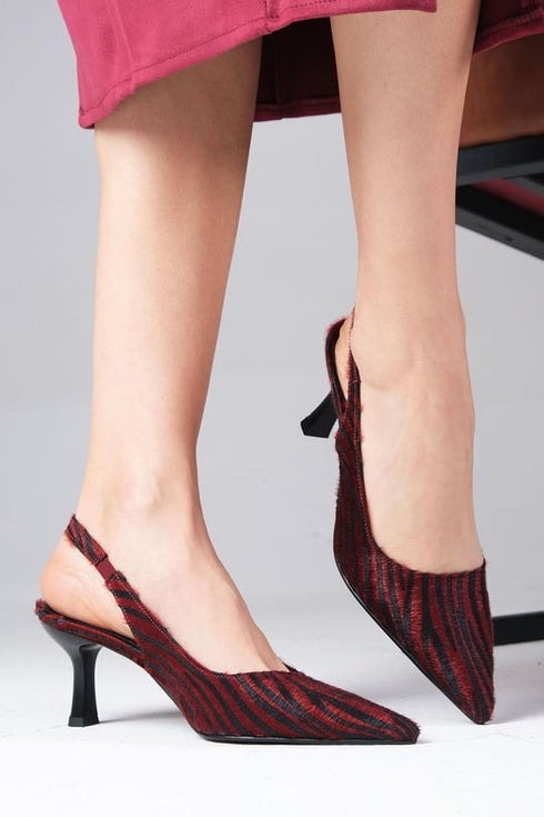 حذاء كعب بنقشة زيبرا باللون العنابي