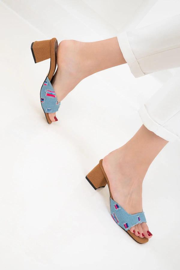 سليبر بكعب عالي من قماش الدنيم - أزرق فاتح