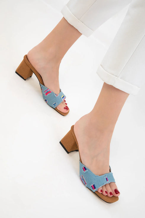 سليبر بكعب عالي من قماش الدنيم - أزرق فاتح