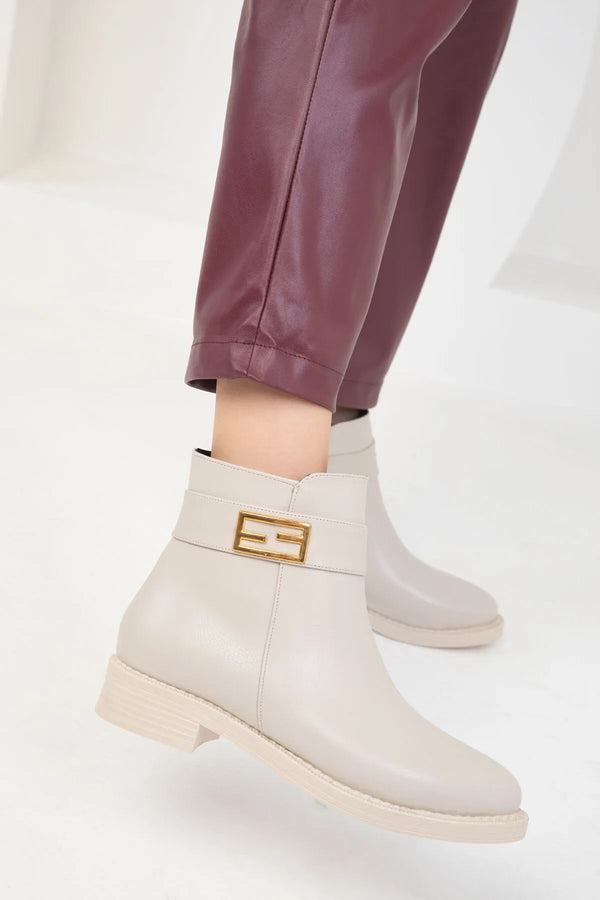 جزمة قصيرة لون بيج