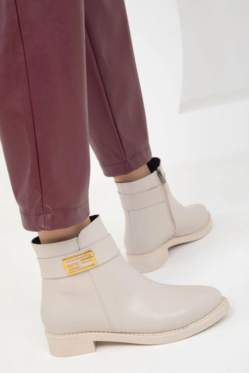 جزمة قصيرة لون بيج