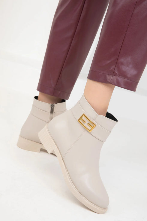 جزمة قصيرة لون بيج