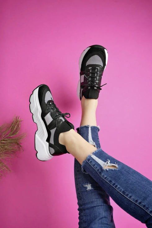 حذاء سنيكرز نسائي مريح للمشي والجري - لون أسود