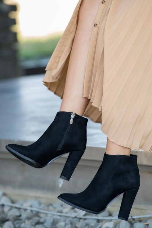 جزمة كعب عالي شامواه لون أسود