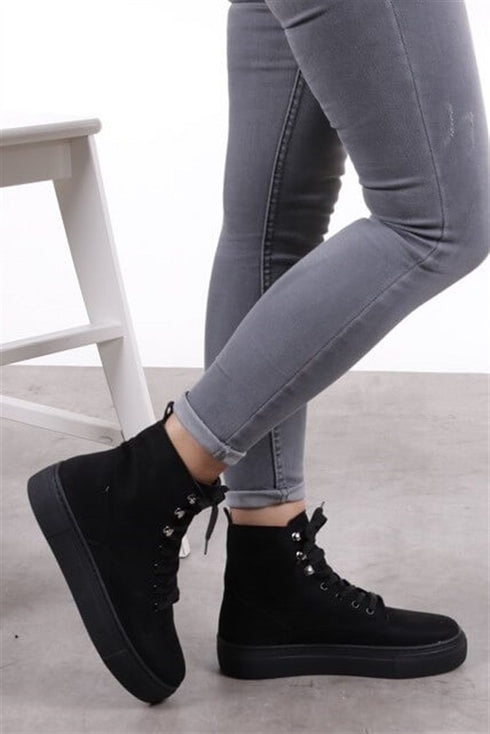 جزمة قصيرة لون أسود