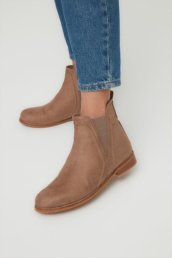 جزمة قصيرة لون بيج