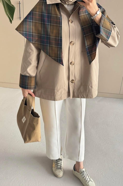 ترانشكوت خريفي مع سكارف