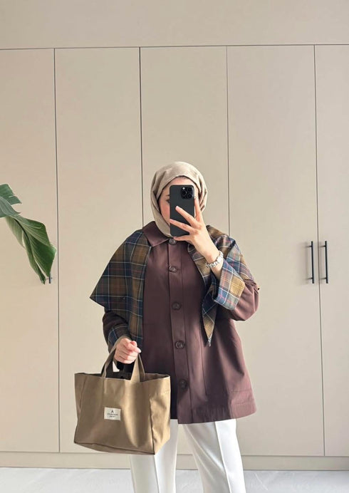 ترانشكوت خريفي مع سكارف