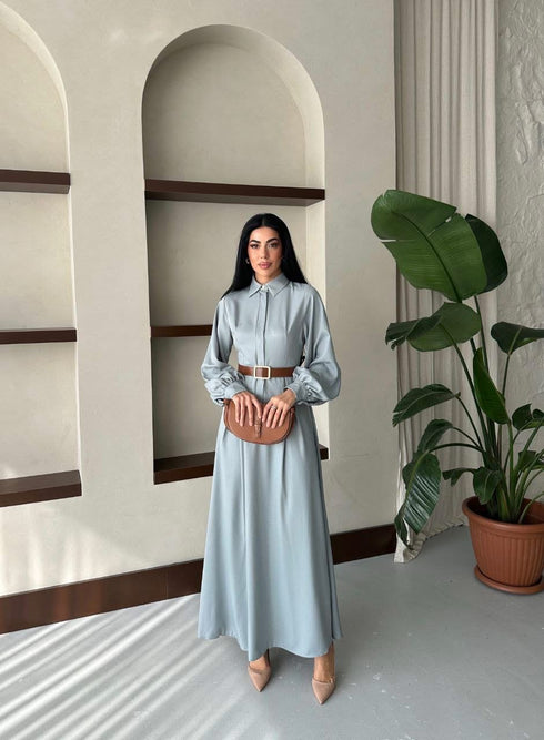 فستان نسائي طويل مع حزام باللون الرمادي