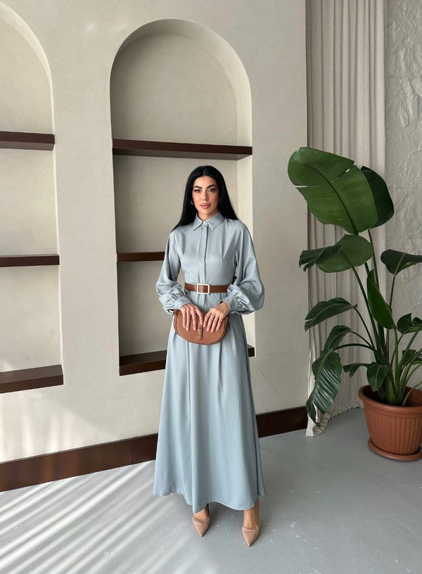 فستان نسائي طويل مع حزام باللون الرمادي