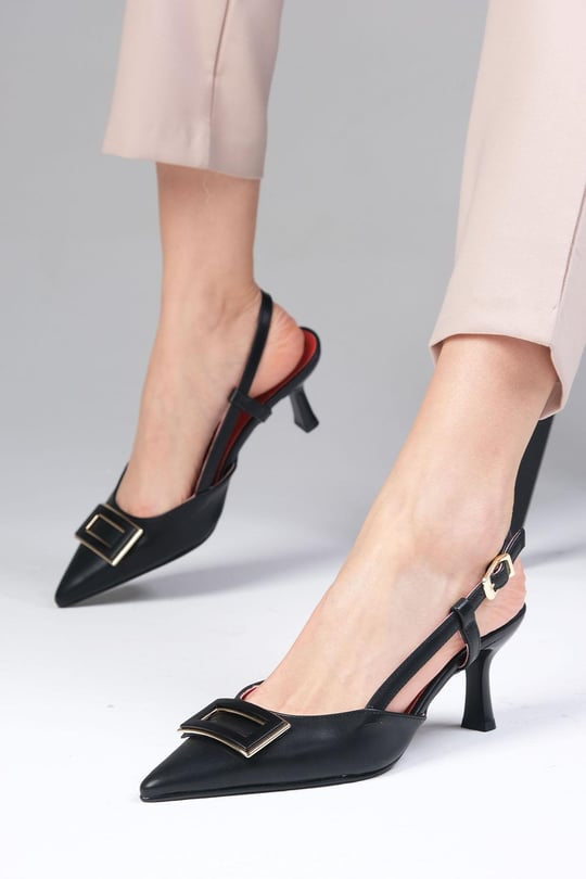 حذاء بكعب عالي مفتوح من الخلف بلون أسود