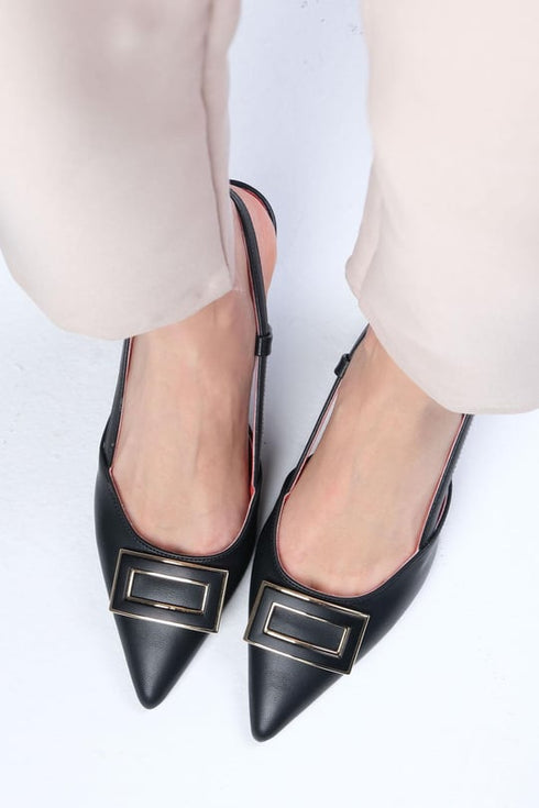 حذاء بكعب عالي مفتوح من الخلف بلون أسود