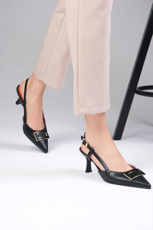 حذاء بكعب عالي مفتوح من الخلف بلون أسود