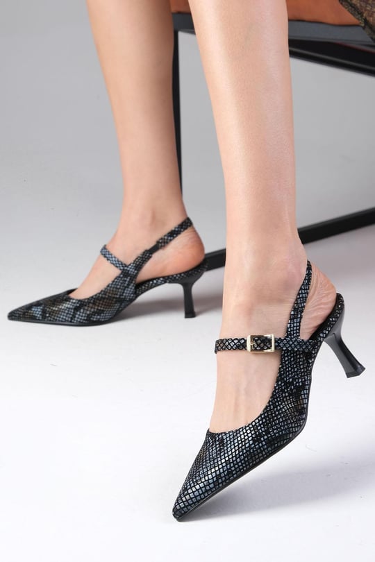 حذاء بكعب عالي بنقشة جلد الأفعى - رمادي